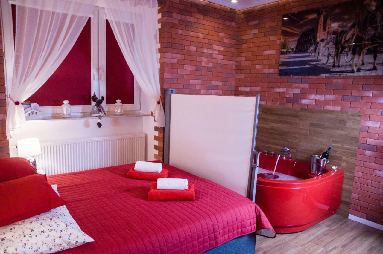 Jacuzzi Apartment Red クラクフ エクステリア 写真