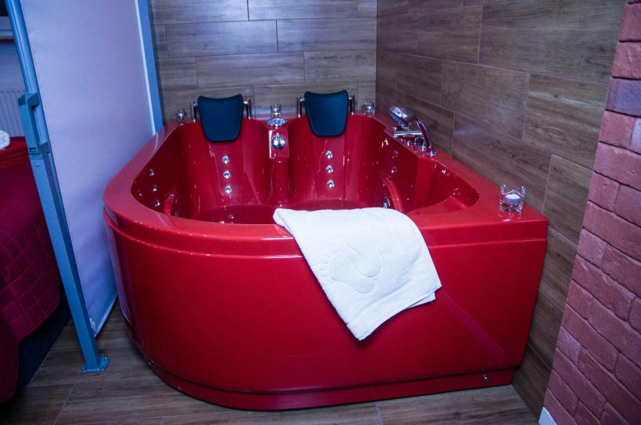Jacuzzi Apartment Red クラクフ エクステリア 写真