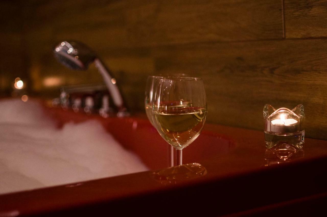 Jacuzzi Apartment Red クラクフ エクステリア 写真