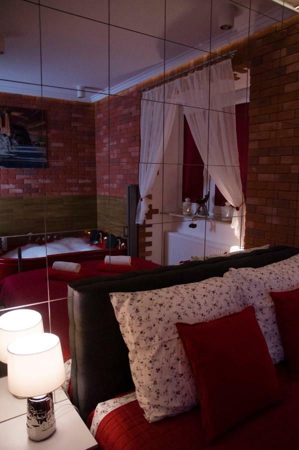 Jacuzzi Apartment Red クラクフ エクステリア 写真
