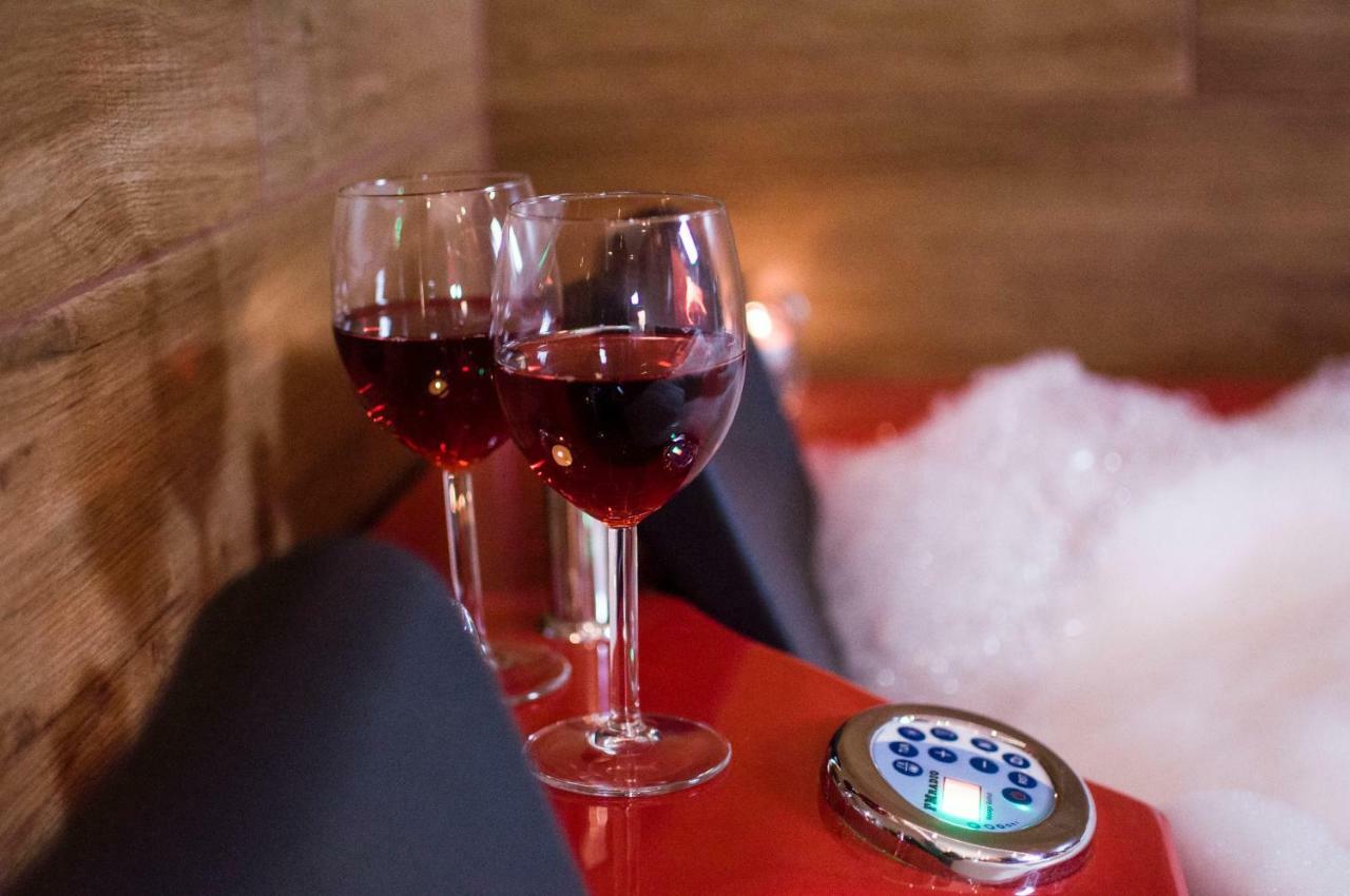 Jacuzzi Apartment Red クラクフ エクステリア 写真