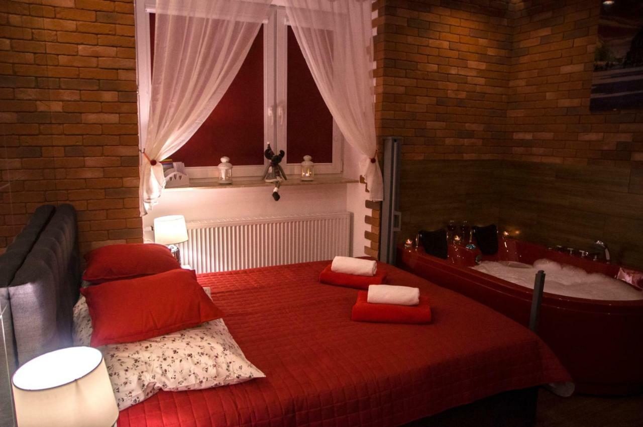 Jacuzzi Apartment Red クラクフ エクステリア 写真