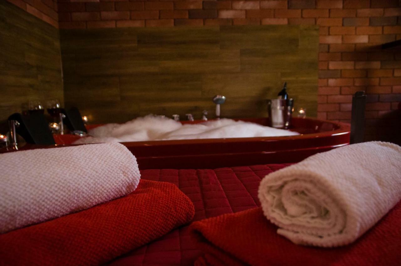 Jacuzzi Apartment Red クラクフ エクステリア 写真