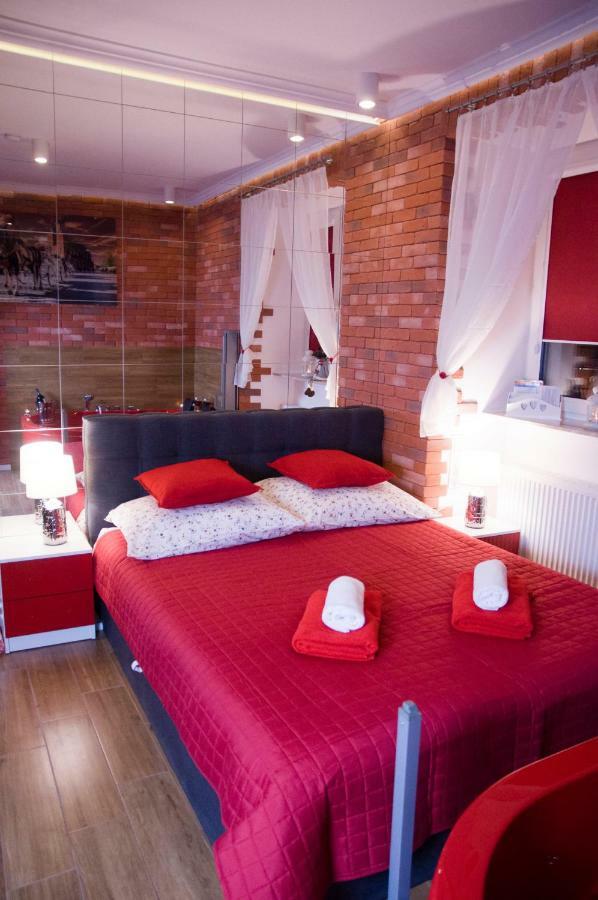 Jacuzzi Apartment Red クラクフ エクステリア 写真