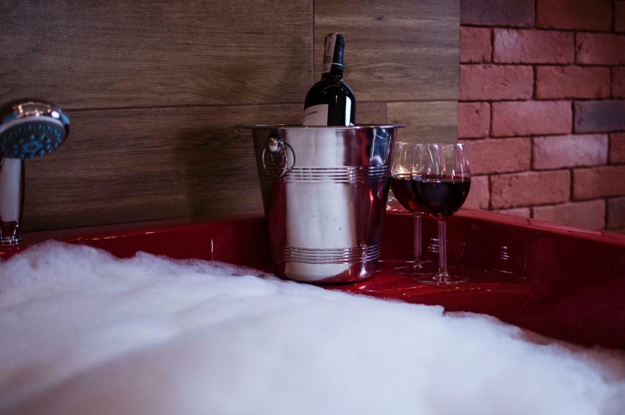 Jacuzzi Apartment Red クラクフ エクステリア 写真